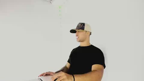 tommy_sccott online show from September 2025 11:08:01 PM