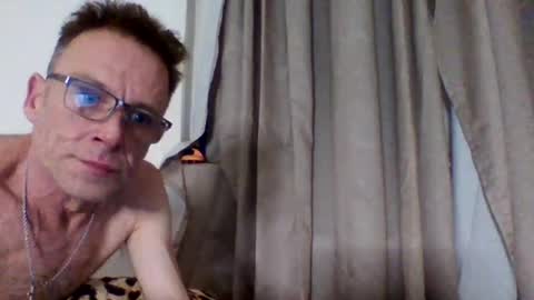 Snapshot of tommyandtomara chatting on March 2026 11:32:01 PM tommyandtomara online show from March 2026 11:32:01 PM