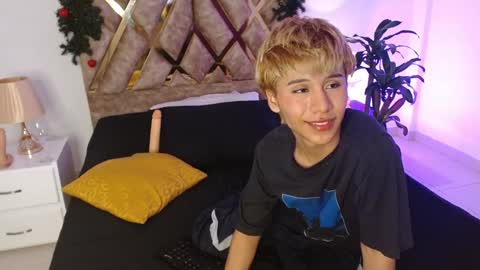 Snapshot of tommyfoxboy chatting on December 2024 04:15:02 AM Tommy Foxboy online show from December 2024 04:15:02 AM