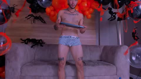 Tonny online show from October 2025 01:47:02 PM