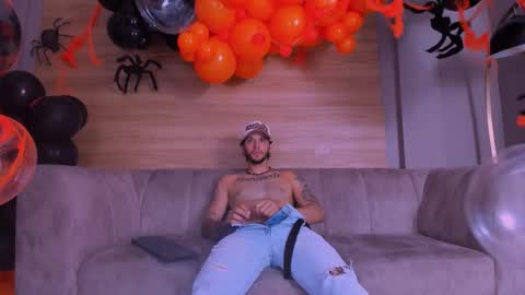 Tonny online show from October 2025 01:34:02 PM