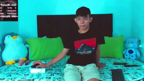 Snapshot of tonny_twink_ chatting on February 2025 08:11:02 AM Tonny online show from February 2025 08:11:02 AM
