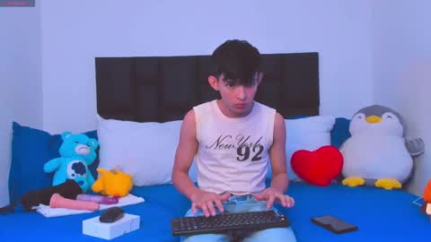 Snapshot of tonny_twink_ chatting on March 2025 06:54:02 AM Tonny online show from March 2025 06:54:02 AM