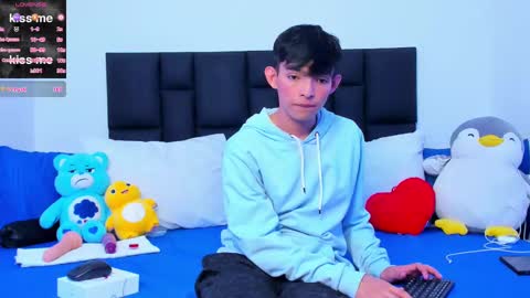 Snapshot of tonny_twink_ chatting on March 2025 07:49:02 AM Tonny online show from March 2025 07:49:02 AM