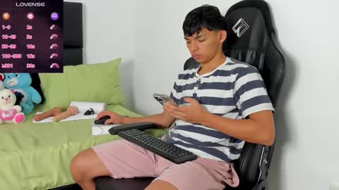 Snapshot of tonny_twink_ chatting on March 2026 10:55:01 AM Tonny online show from March 2026 10:55:01 AM