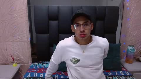 Snapshot of tony_crost chatting on October 2025 04:22:01 AM tony_crost online show from October 2025 04:22:01 AM