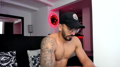 tony muscle1 online show from December 2024 12:35:02 AM