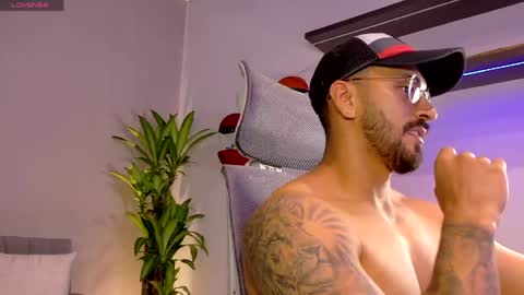 Snapshot of tony_muscle1 chatting on May 2026 07:52:02 PM tony muscle1 online show from May 2026 07:52:02 PM