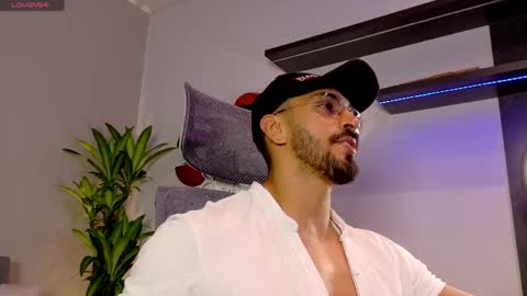 Snapshot of tony_muscle1 chatting on May 2026 08:03:02 PM tony muscle1 online show from May 2026 08:03:02 PM