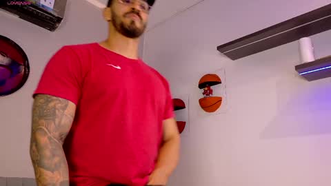 Snapshot of tony_muscle1 chatting on May 2026 08:26:02 PM tony muscle1 online show from May 2026 08:26:02 PM