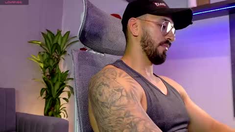 Snapshot of tony_muscle1 chatting on June 2026 07:29:01 PM tony muscle1 online show from June 2026 07:29:01 PM