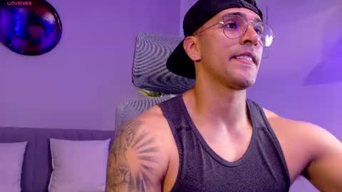 Snapshot of tony_muscle1 chatting on June 2026 06:54:01 PM tony muscle1 online show from June 2026 06:54:01 PM