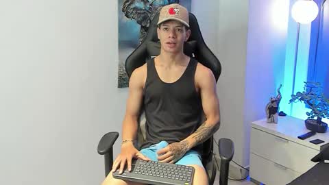 tony_petrov online show from November 2025 02:49:02 PM