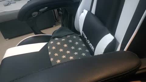 toohugeandstonedxoxo online show from May 2026 09:42:02 PM
