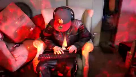 Snapshot of topdogintraining93 chatting on November 2025 07:18:02 AM SagMeOreduceMe online show from November 2025 07:18:02 AM