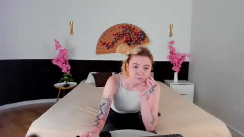 Snapshot of tracycurtis chatting on September 2025 05:40:02 AM tracycurtis online show from September 2025 05:40:02 AM