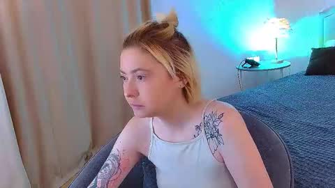 Snapshot of tracycurtis chatting on September 2025 05:39:02 AM tracycurtis online show from September 2025 05:39:02 AM