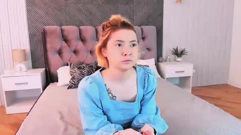 Snapshot of tracycurtis chatting on September 2025 05:53:02 AM tracycurtis online show from September 2025 05:53:02 AM