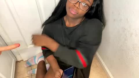 Snapshot of transgirl_omi chatting on October 2025 03:12:02 AM TransDomme Omi online show from October 2025 03:12:02 AM