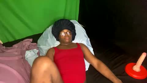 Snapshot of transgirl_omi chatting on March 2026 05:46:02 AM TransDomme Omi online show from March 2026 05:46:02 AM