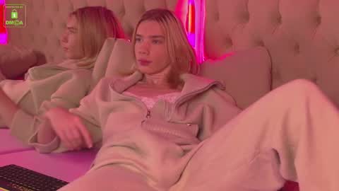 Snapshot of translustybabe chatting on October 2025 04:42:01 PM STACY online show from October 2025 04:42:01 PM