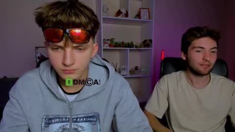 Snapshot of travis_wolf_ chatting on October 2025 07:01:02 PM Travis online show from October 2025 07:01:02 PM