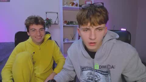 Snapshot of travis_wolf_ chatting on October 2025 07:01:02 PM Travis online show from October 2025 07:01:02 PM