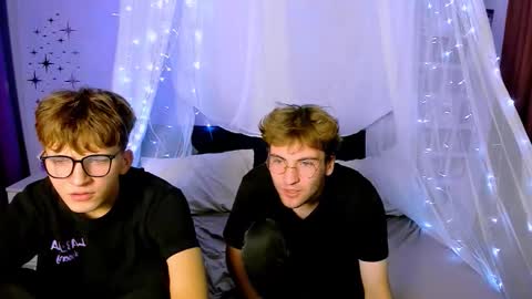 Snapshot of travis_wolf_ chatting on October 2025 07:14:01 PM Travis online show from October 2025 07:14:01 PM