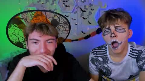 Snapshot of travis_wolf_ chatting on October 2025 06:39:02 PM Travis online show from October 2025 06:39:02 PM