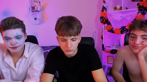 Snapshot of travis_wolf_ chatting on October 2025 09:27:01 PM Travis online show from October 2025 09:27:01 PM