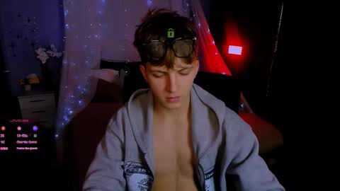 Snapshot of travis_wolf_ chatting on November 2025 08:09:01 PM Travis online show from November 2025 08:09:01 PM