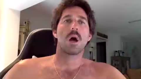 Snapshot of traviskenn chatting on September 2025 06:43:02 PM TravisKenn online show from September 2025 06:43:02 PM
