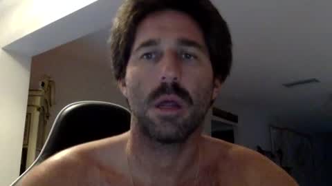 Snapshot of traviskenn chatting on September 2025 11:36:02 AM TravisKenn online show from September 2025 11:36:02 AM