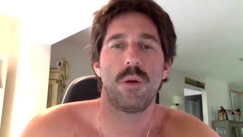 Snapshot of traviskenn chatting on September 2025 06:46:01 PM TravisKenn online show from September 2025 06:46:01 PM