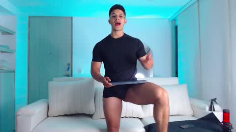 Snapshot of traviss_joplin chatting on October 2025 11:39:02 PM Travis online show from October 2025 11:39:02 PM