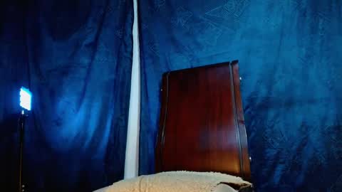 TRAV - INDEPENDENT MODEL online show from January 2025 07:04:02 PM