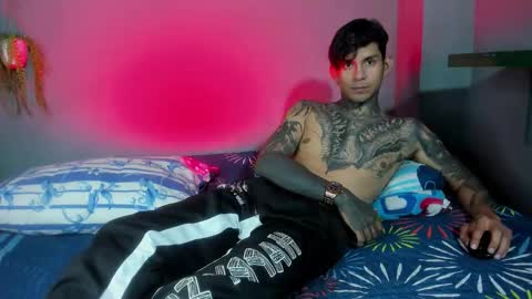 TRAV - INDEPENDENT MODEL online show from October 2025 01:00:02 AM