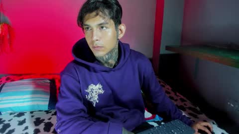 TRAV - INDEPENDENT MODEL online show from October 2025 02:20:01 AM