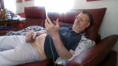 trebgeis1 online show from April 2026 11:47:02 AM