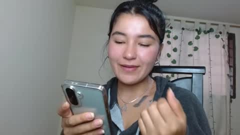 Snapshot of trebol_4 chatting on April 2026 08:01:02 PM trebol_4 online show from April 2026 08:01:02 PM