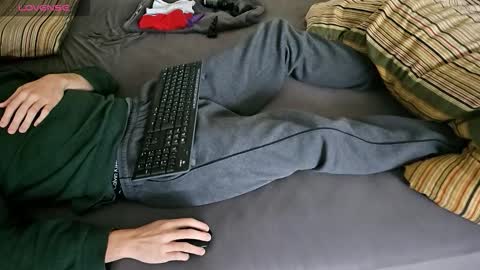 Snapshot of tree1989 chatting on October 2025 12:55:01 PM tree1989 online show from October 2025 12:55:01 PM