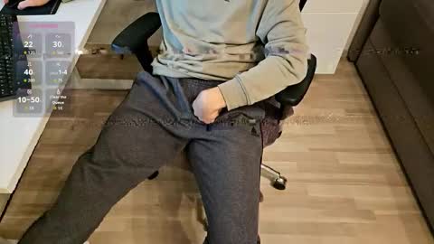 Snapshot of tree1989 chatting on November 2025 07:36:01 PM tree1989 online show from November 2025 07:36:01 PM