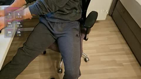 Snapshot of tree1989 chatting on January 2026 05:37:01 PM tree1989 online show from January 2026 05:37:01 PM