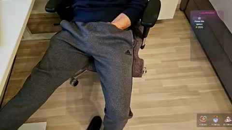 Snapshot of tree1989 chatting on February 2026 03:57:01 PM tree1989 online show from February 2026 03:57:01 PM