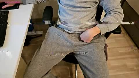 Snapshot of tree1989 chatting on March 2026 06:44:01 PM tree1989 online show from March 2026 06:44:01 PM