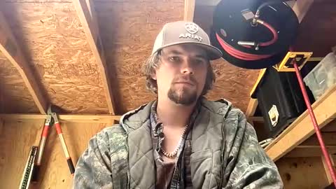 Snapshot of treeman817 chatting on May 2026 02:01:02 PM treeman817 online show from May 2026 02:01:02 PM