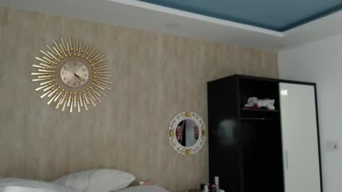 Sarah And Jon online show from December 2024 03:09:01 AM