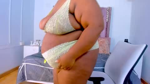 Snapshot of treisyvixen chatting on May 2026 03:23:02 AM Treisy Vixen big ass online show from May 2026 03:23:02 AM