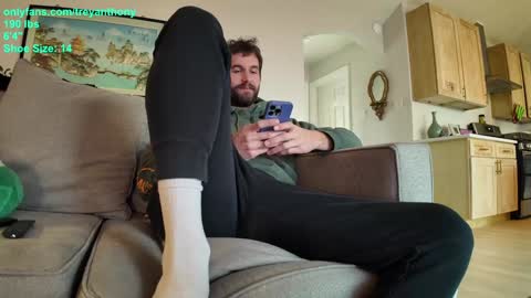 Snapshot of treyanthony chatting on January 2025 09:14:02 PM decentanthony online show from January 2025 09:14:02 PM