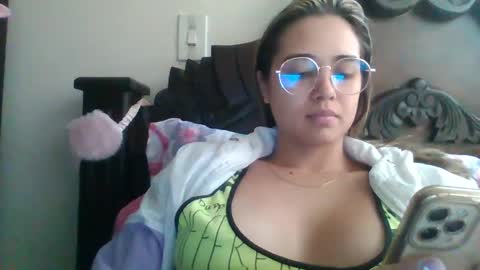 Snapshot of triana_bell chatting on December 2024 06:38:02 PM triana_bell online show from December 2024 06:38:02 PM